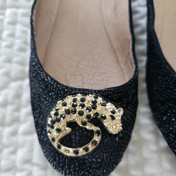 Antonio Melani Black Flats with Gold Leopard Detail Size 7.5M - Picture 2 of 3